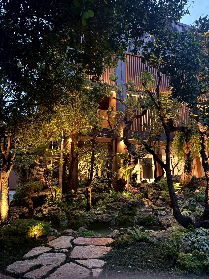 ไฟส่องสวนและภูมิทัศน์ยามค่ำคืน / Garden and landscape lighting at night